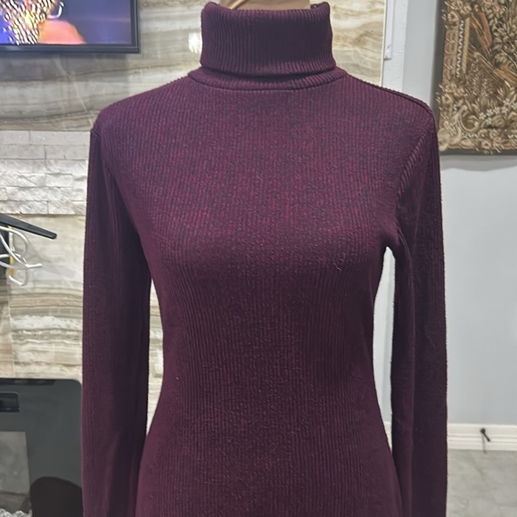 SO Turtle Neck Long Sleeve Knit Dress. Size M - Picture 3 of 11